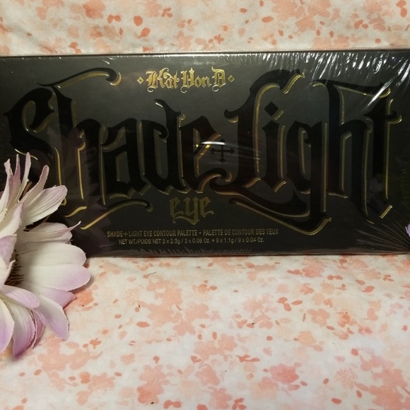 NIB Kat Von D Shade + Light
Eye Contour Palette - Picture 2 of 4